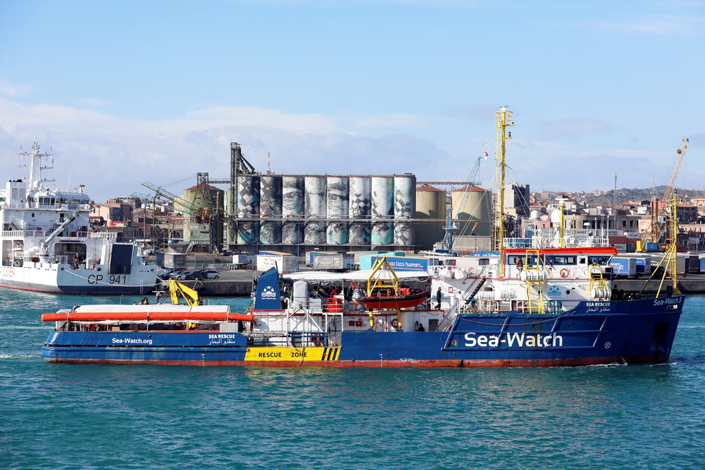 Migrants: le sea-watch 3 bloque dans le port sicilien de catane