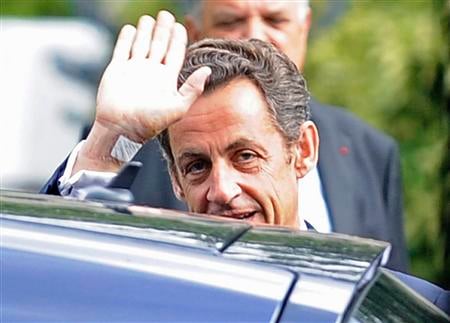 Nicolas Sarkozy à sa sortie du Val-de-Grâce