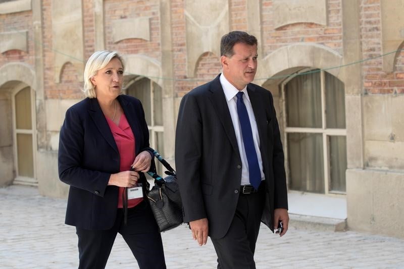 Aliot mis en examen dans le dossier des assistants du fn