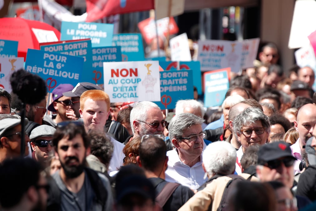 "soyez la maree humaine", dit melenchon