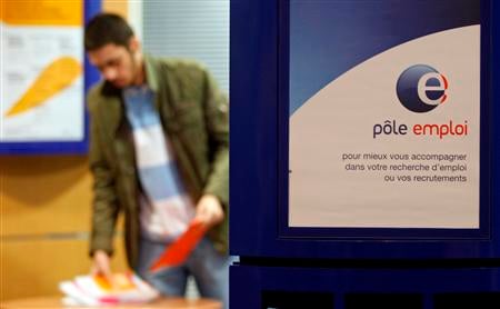 2009-09-30T064948Z_01_APAE58T0IZ300_RTROPTP_3_OFRBS-FRANCE-EMPLOI-INTERIM-20090930.JPG