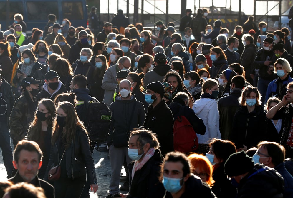 Coronavirus: moins de 4.500 contaminations en 24 heures en france