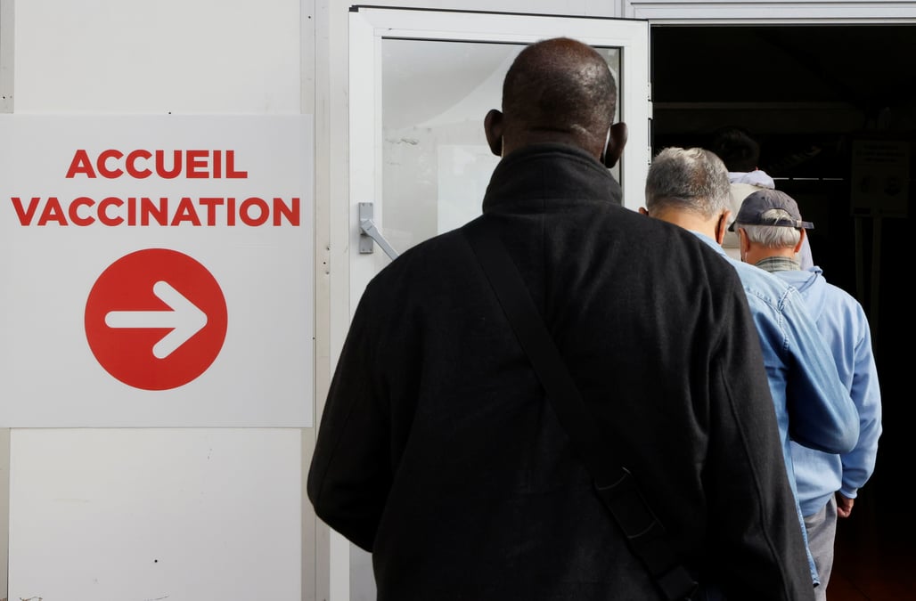 Coronavirus: vers des "mesures de freinage" renforcees face a la 5e vague en france