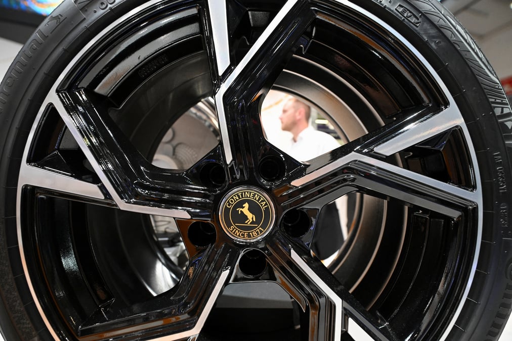 Logo de continental sur une roue de voiture au salon de l'automobile de munich 2023 iaa mobility