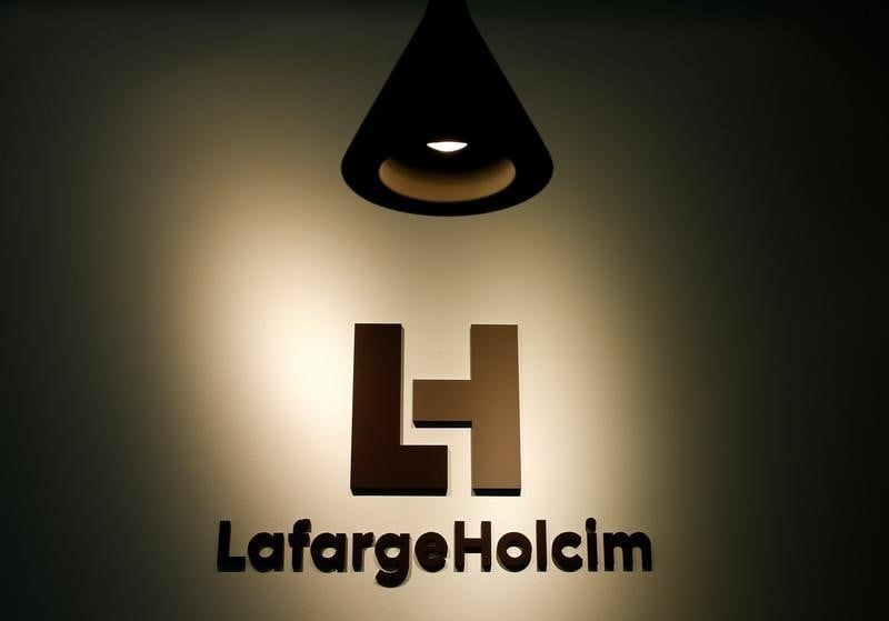Lafargeholcim devrait annoncer des reductions de couts selon les medias