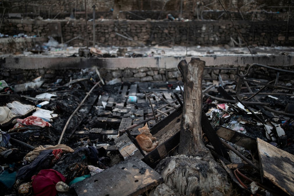 Grece: cinq migrants arretes apres l'incendie d'un camp a lesbos