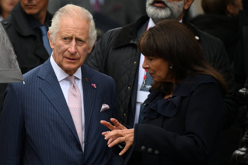 Le roi charles iii et la maire de paris anne hidalgo