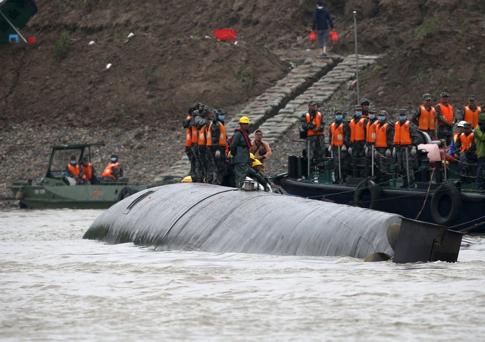Plus de 400 disparus apres un naufrage sur le yangze