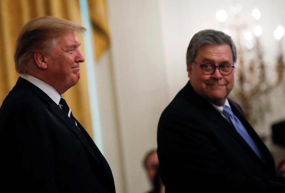 Enquete russe: trump demande aux services du renseignement de cooperer avec barr