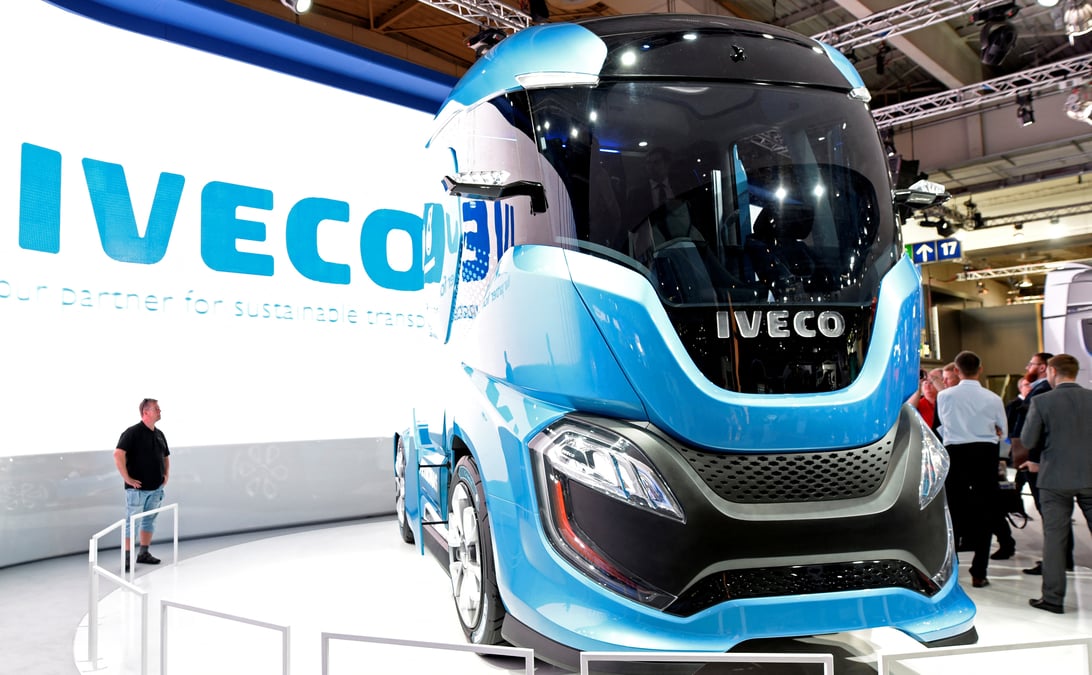 Iveco, desormais independant, souffre pour ses debuts en bourse