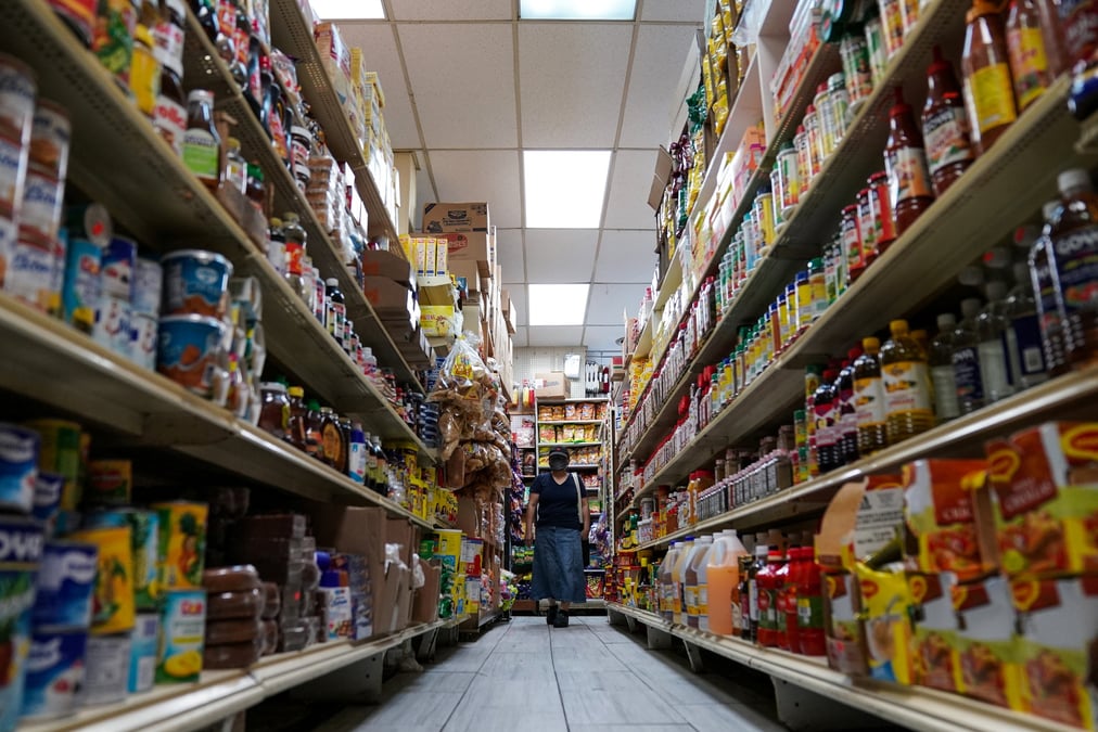 Photo d'une femme dans un supermarche el progreso market