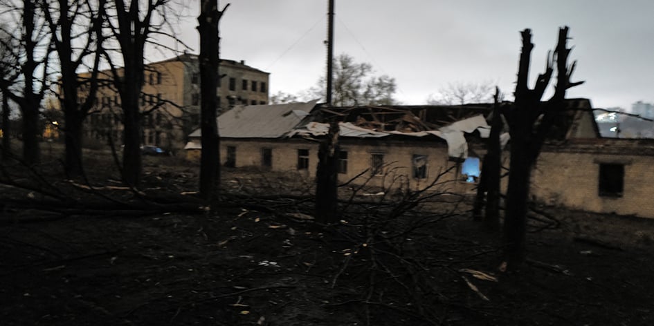 Un centre de rééducation pour personnes handicapées a été endommagé à la suite d'une attaque russe dans la ville ukrainienne de Dnipro, le 21 novembre 2024.
