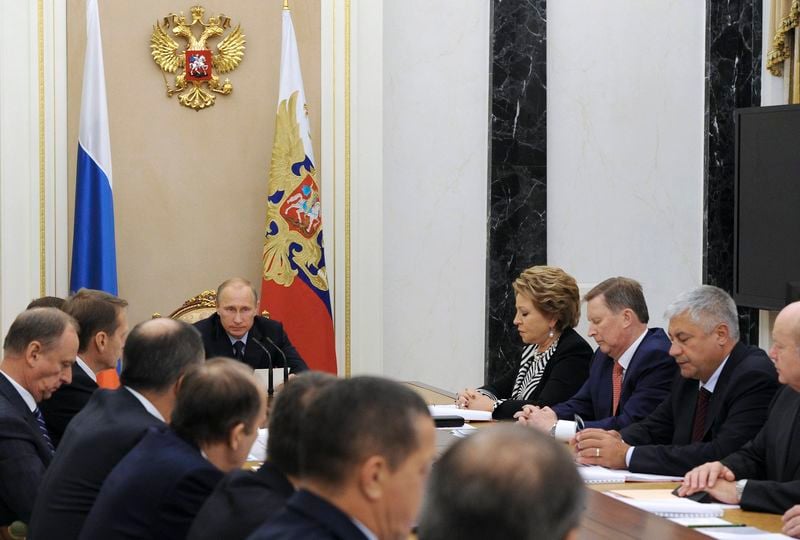 Vladimir Poutine promet de ne pas limiter l'accès à internet