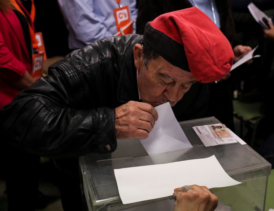 Participation de 34,51% aux elections catalanes a 13h00