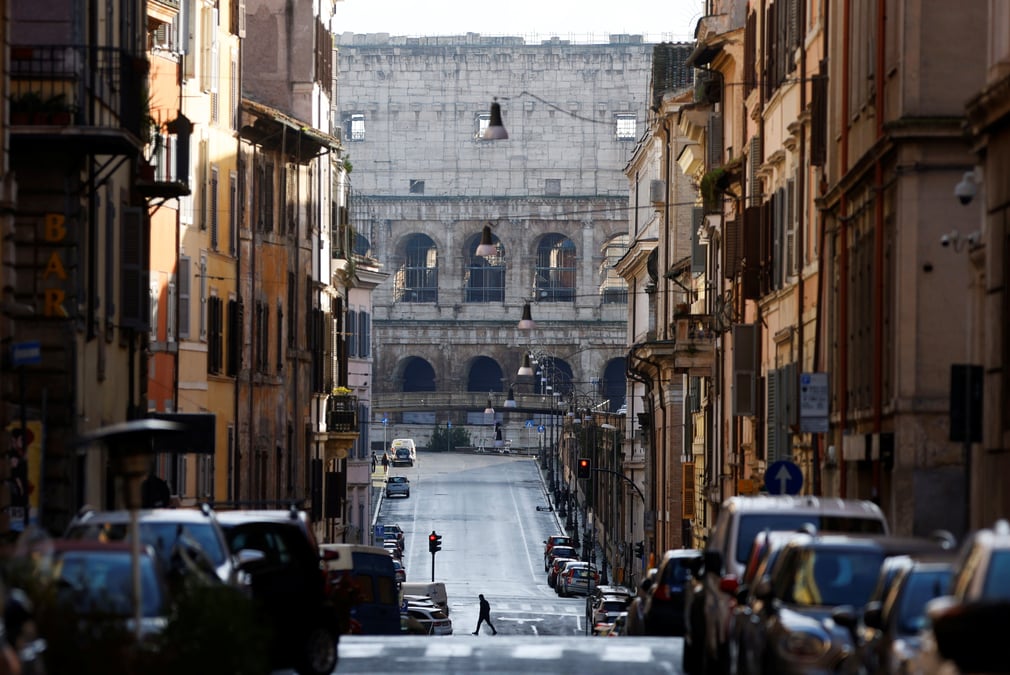 Le patronat italien voit au rebond au second semestre mais abaisse ses previsions