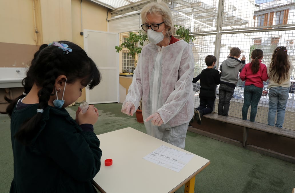 Fermer les ecoles en ile-de-france, "derniere chose a faire", dit blanquer