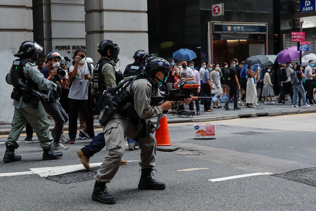 La tension entre police et manifestants monte d'un cran a hong kong