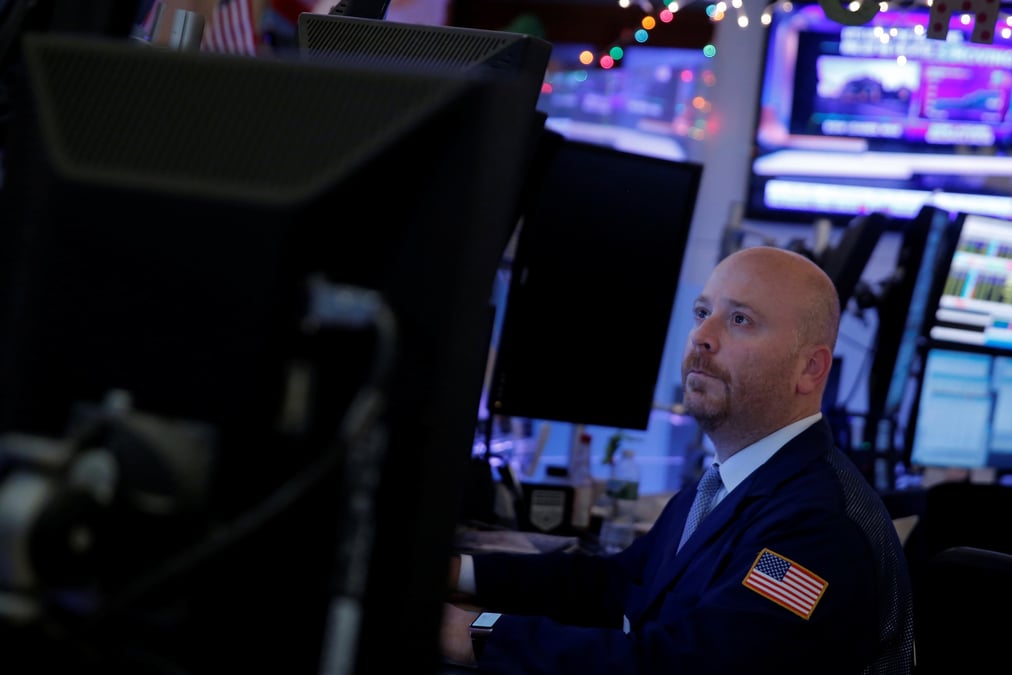 Un trader travaille a la bourse de wall street