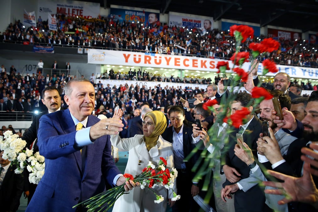 Le president turc s'apprete a reprendre la direction de l'akp