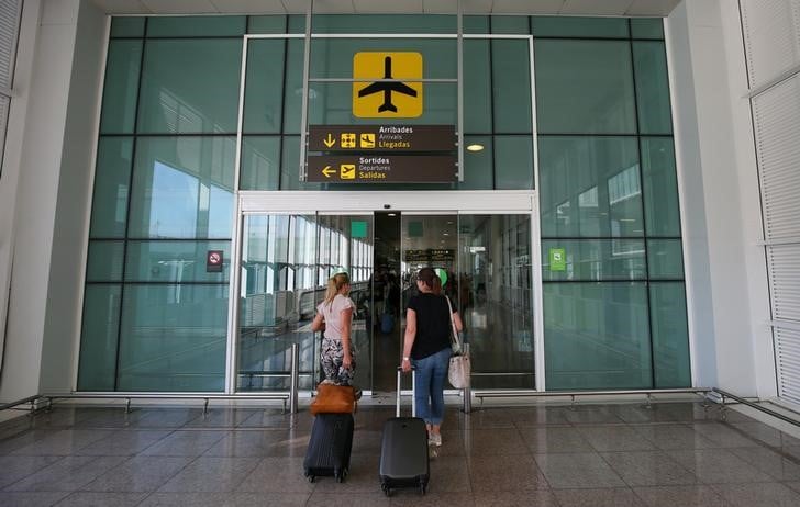 La garde civile chargee de la securite a l'aeroport de barcelone
