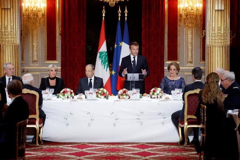 Macron invite hariri a titre amical, aoun le dit otage de ryad