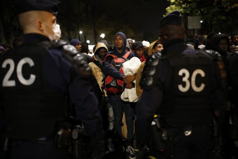 Les attaques pleuvent sur le projet asile du gouvernement