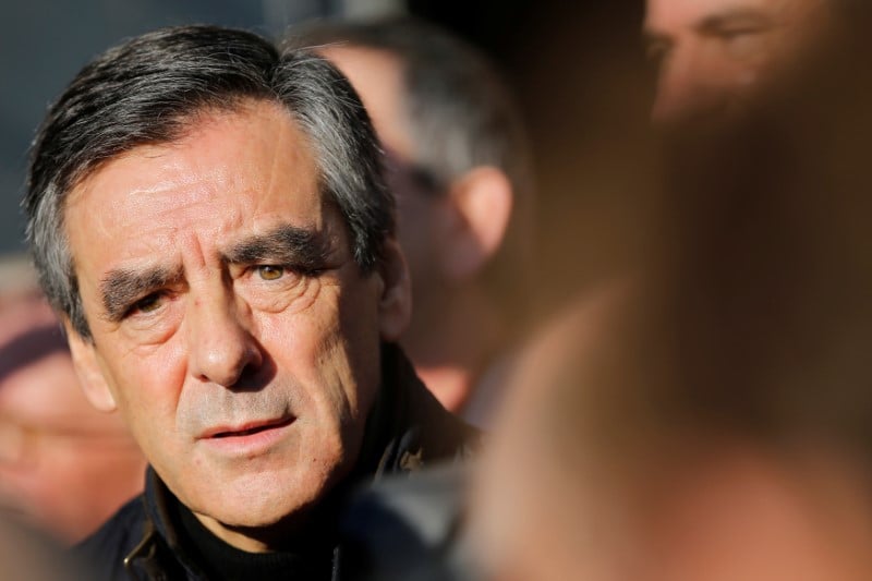 Le roux presse fillion de s'expliquer sur les emplois de son epouse