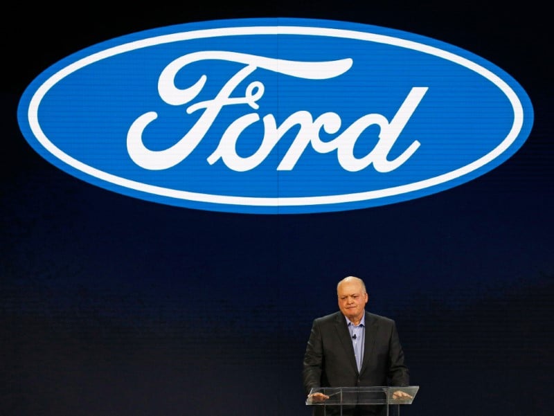 Ford a verse 37 millions de dollars r ses deux patrons successifs en 2017