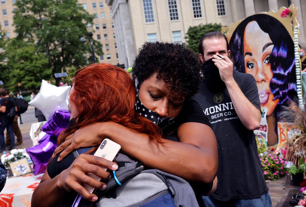 Usa: pas de poursuites criminelles contre deux policiers qui ont abattu breonna taylor