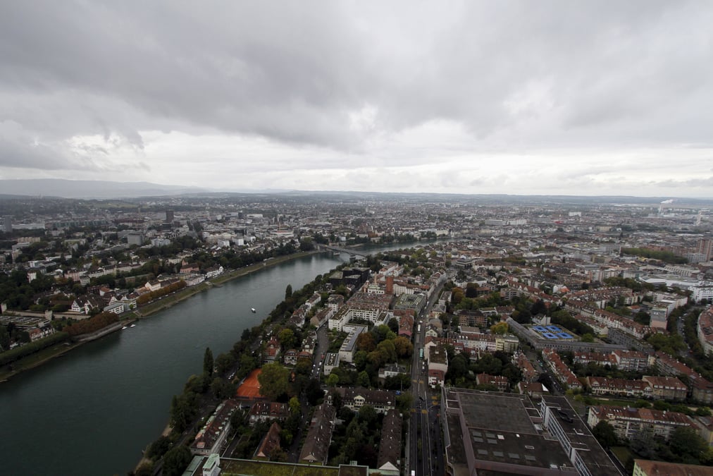 Suisse: des lyceens sanctionnes apres avoir falsifie un test positif de covid-19