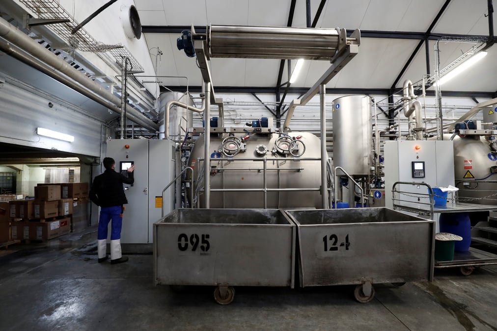 Net recul de la production industrielle en septembre en france