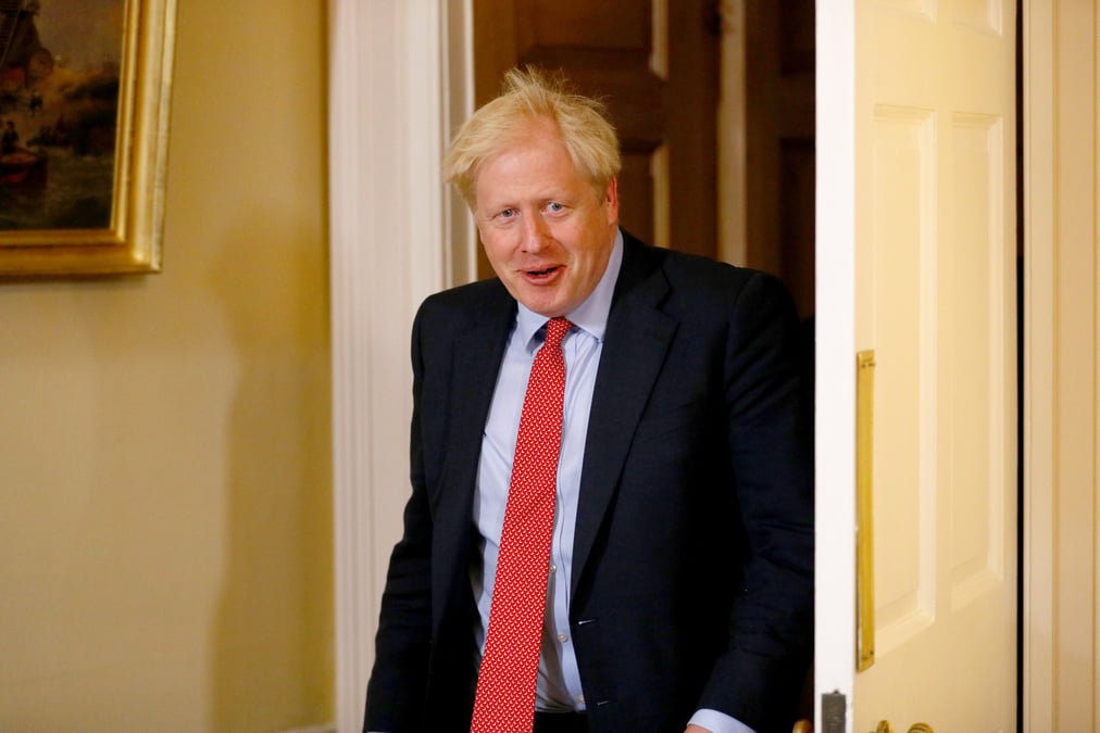 Brexit: johnson va s'entretenir avec macron et merkel d'ici lundi soir, selon la presse