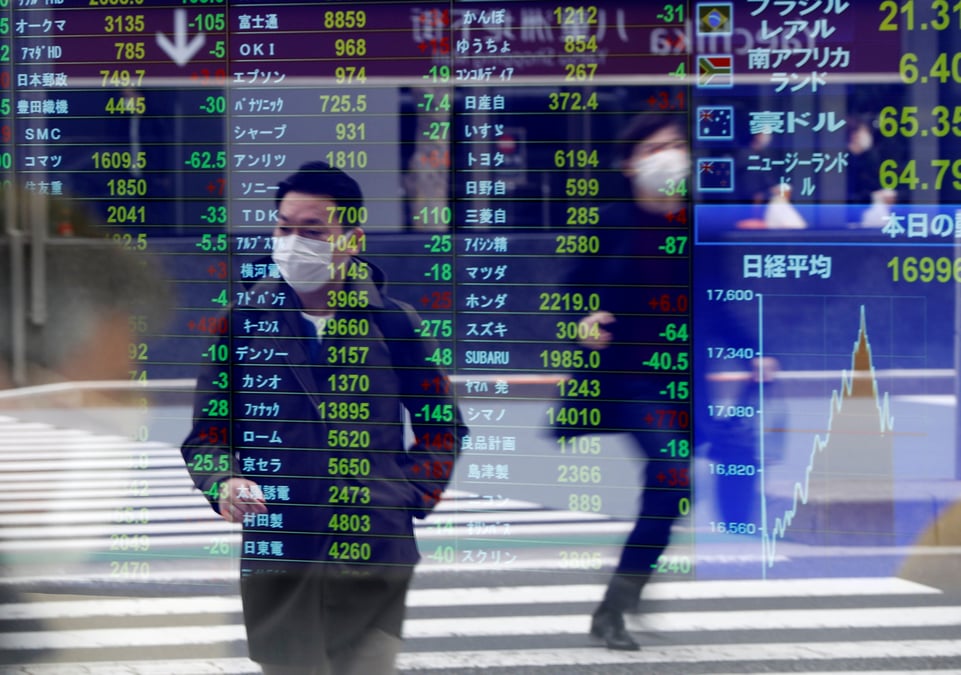 Tokyo finit en hausse