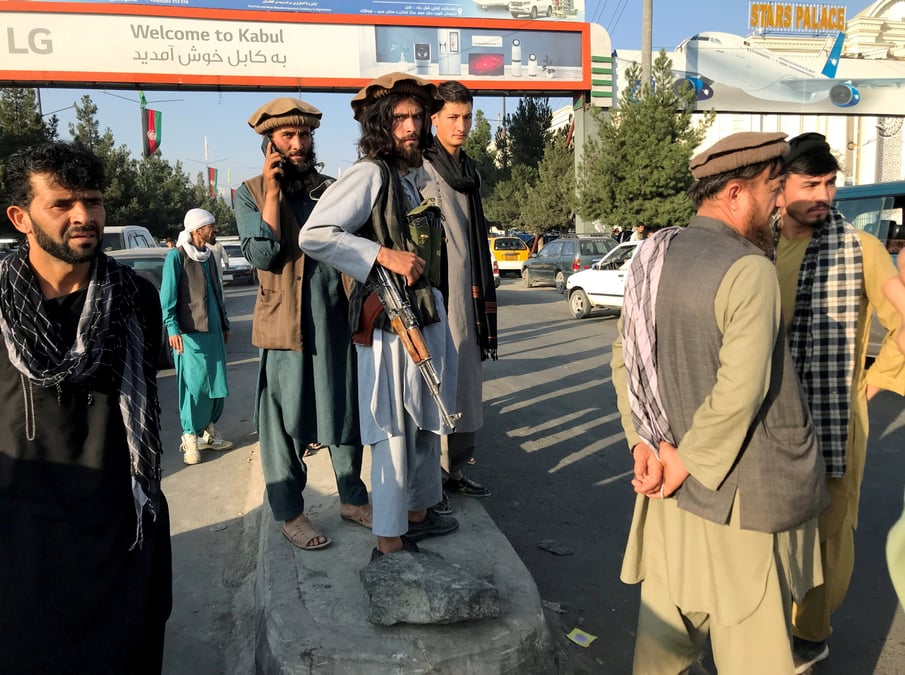 Afghanistan: la guerre est finie, disent les taliban; president et diplomates ont fui