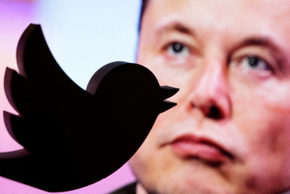 Illustration montrant une photo d'elon musk et le logo de twitter