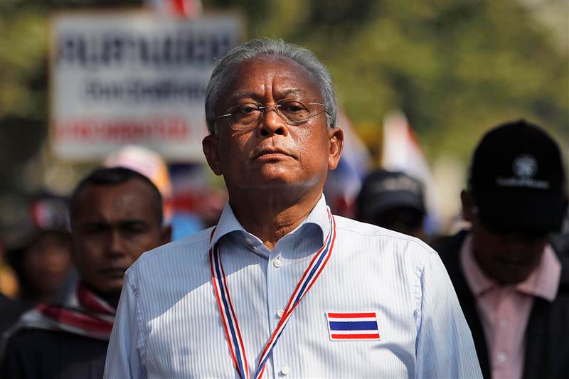 Les opposants thaïlandais défilent au lendemain des élections