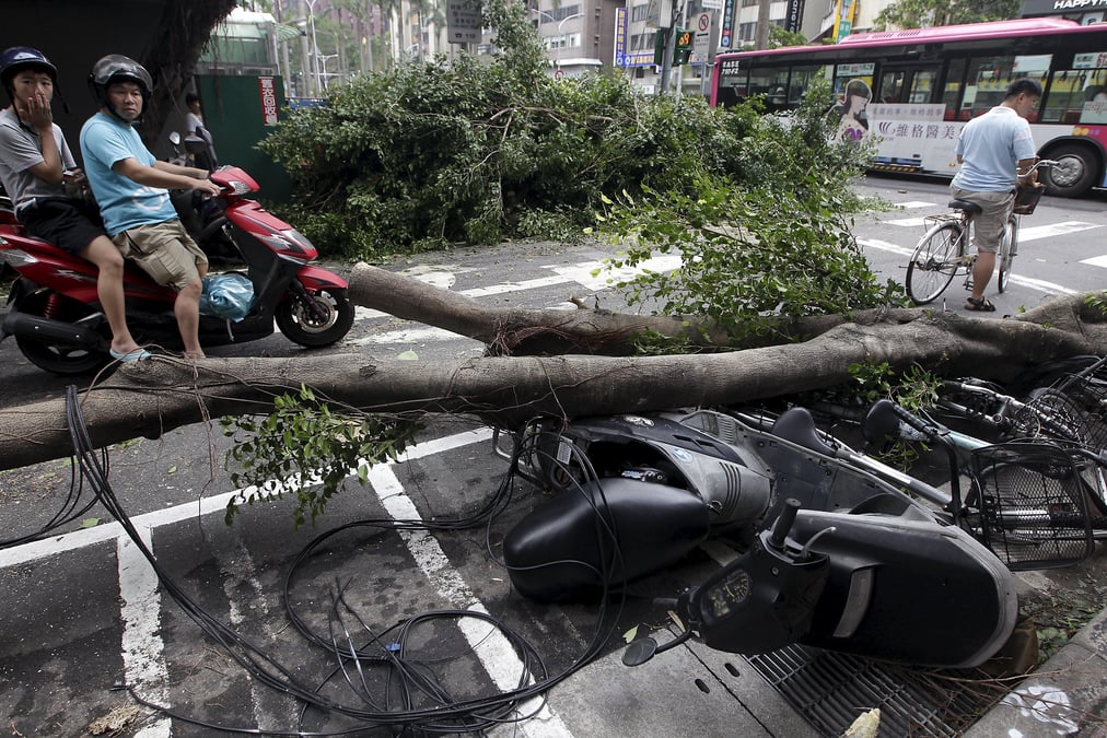 Le typhon dujuan aborde la chine apres avoir frappe taiwan