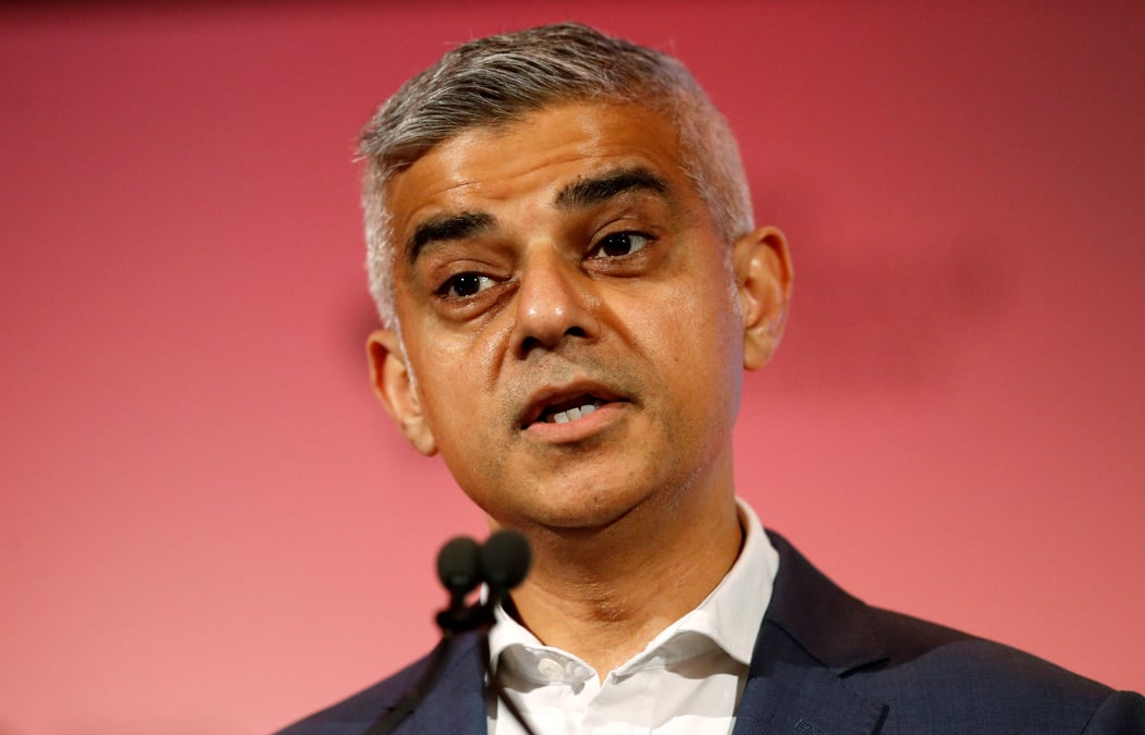 Le maire de londres sadiq khan est un "desastre", dit trump