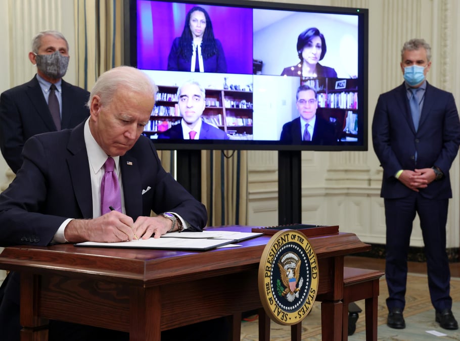 Biden souhaite une quarantaine pour les voyageurs internationaux arrivant aux usa