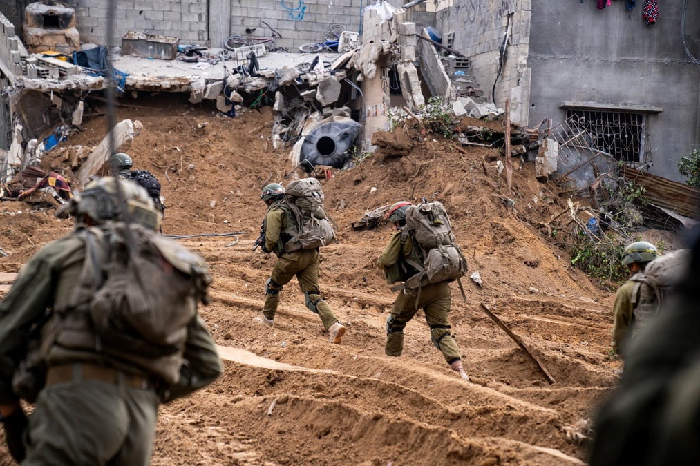 Des soldats israeliens operent dans la bande de gaza