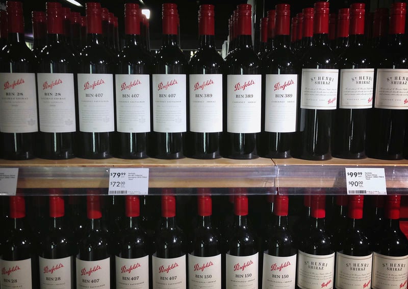 L'Australien Treasury Wine étudie une offre améliorée de KKR