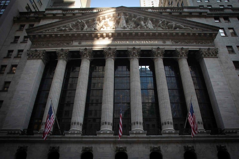 Wall street ouvre en legere hausse grace aux resultats de societes