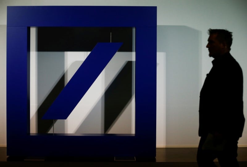 Les dirigeants de deutsche bank vont renoncer a leur prime