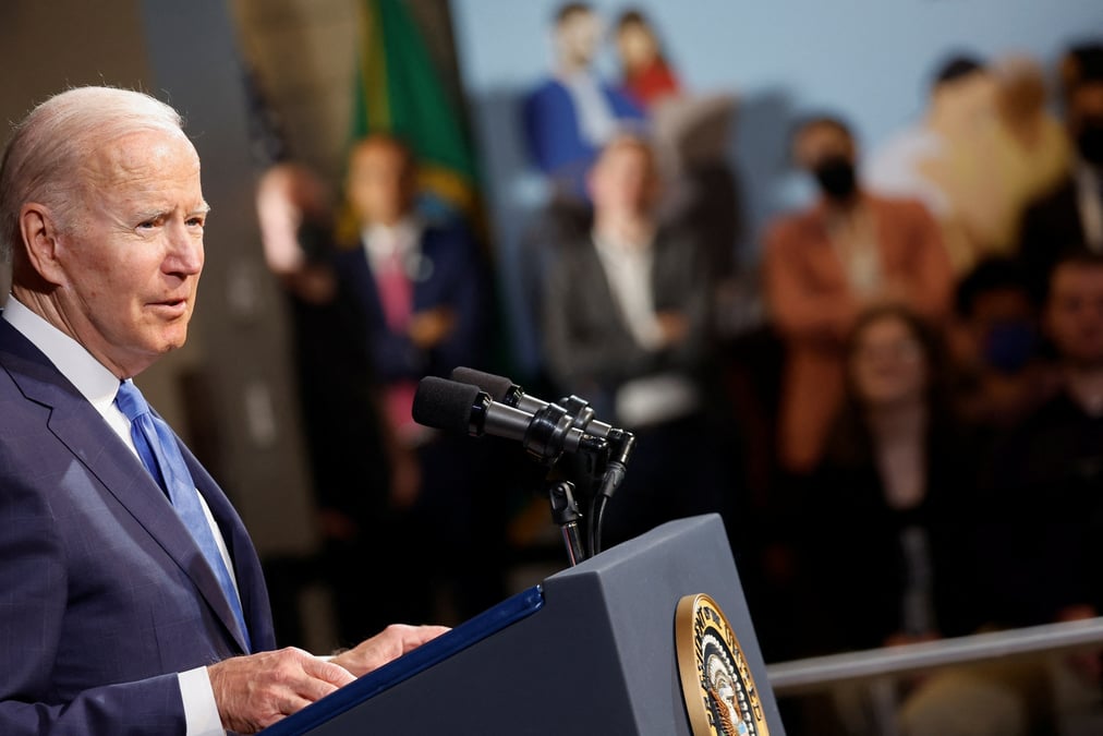 France 2022: biden felicite macron pour sa reelection