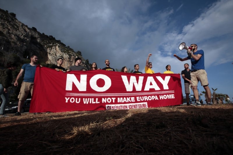 Action anti-migrants de l'extreme droite dans les alpes