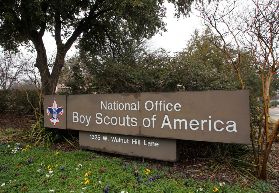 Rattrapes par des affaires d'abus sexuel, les scouts d'amerique en depot de bilan