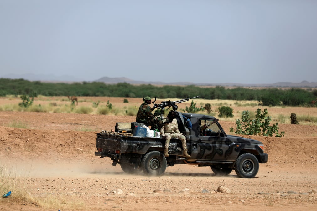 Niger : un convoi militaire francais bloque, au moins deux morts
