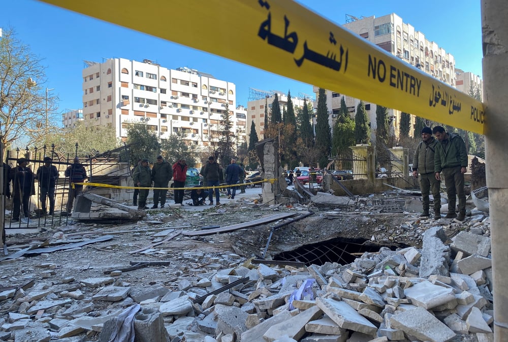 Le site d'une attaque a la roquette, au centre de damas, en syrie
