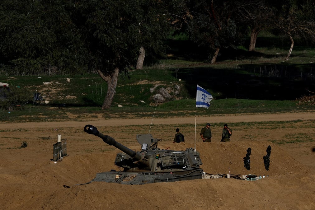Artillerie israelienne pres de la frontiere avec gaza en israel