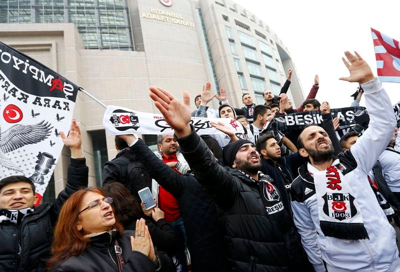 Trente-cinq supporters de football jugés pour sédition en Turquie